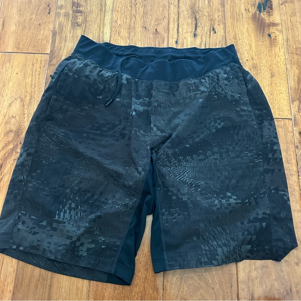 Men's Black patterned Lululemon athletic shorts